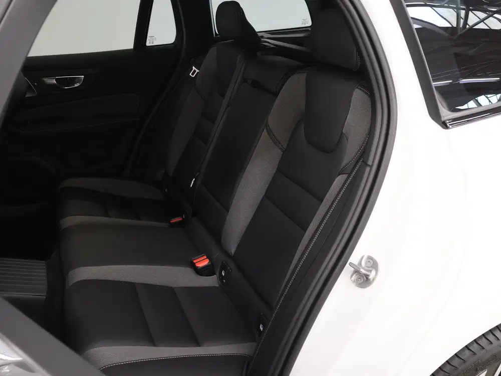 Volvo V60 2.0 T6 Plug-in hybrid AWD Ultra Dark uit 2025, foto 12