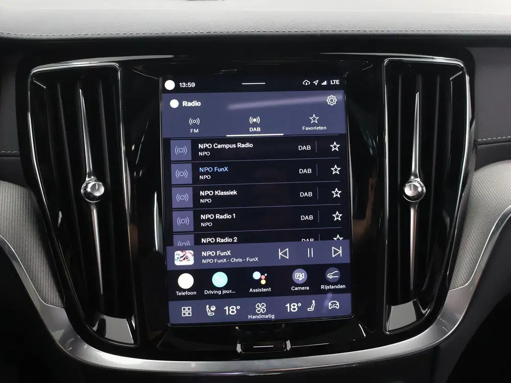 Volvo V60 2.0 T6 Plug-in hybrid AWD Ultra Dark uit 2025, foto 18