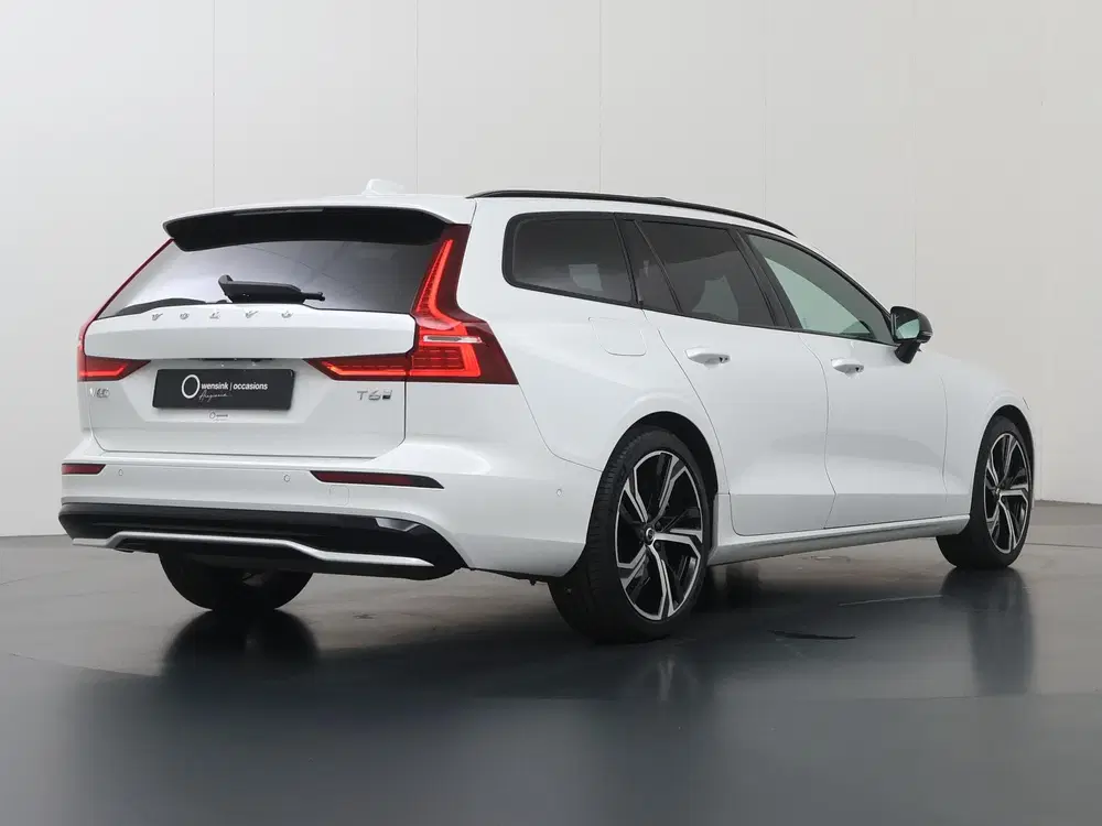 Volvo V60 2.0 T6 Plug-in hybrid AWD Ultra Dark uit 2025, foto 2