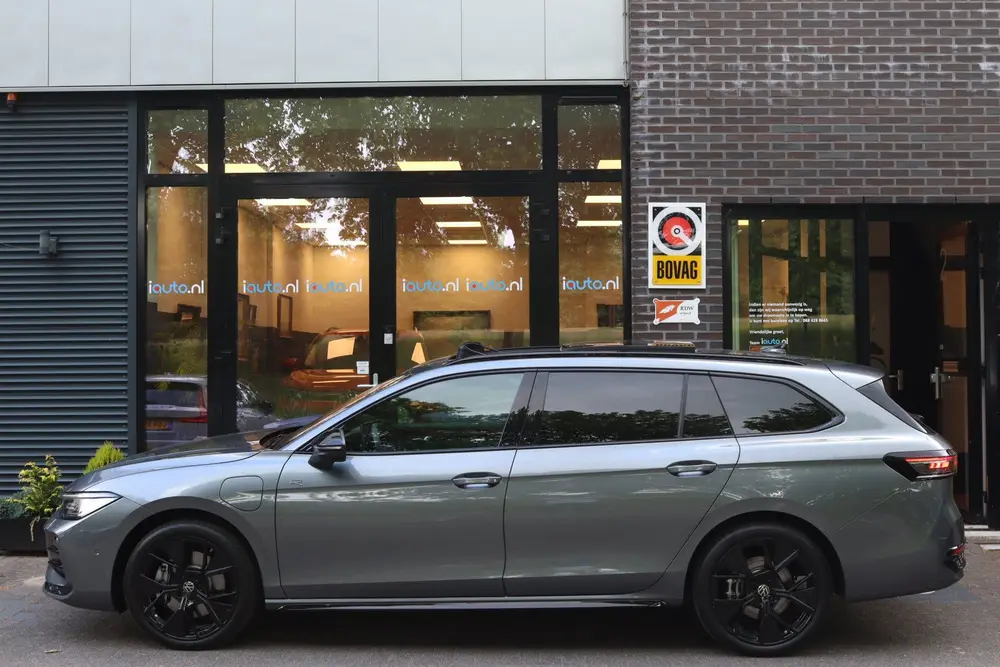 Volkswagen Passat Variant 1.5 eHybrid 272PK R-Line Black Sty uit 2025, foto 3