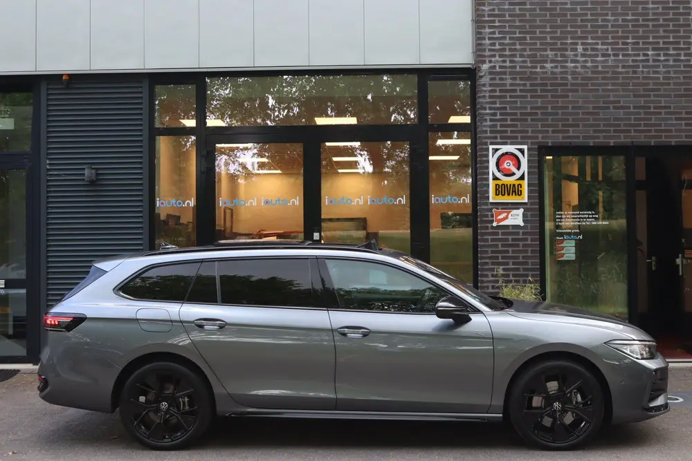 Volkswagen Passat Variant 1.5 eHybrid 272PK R-Line Black Sty uit 2025, foto 4