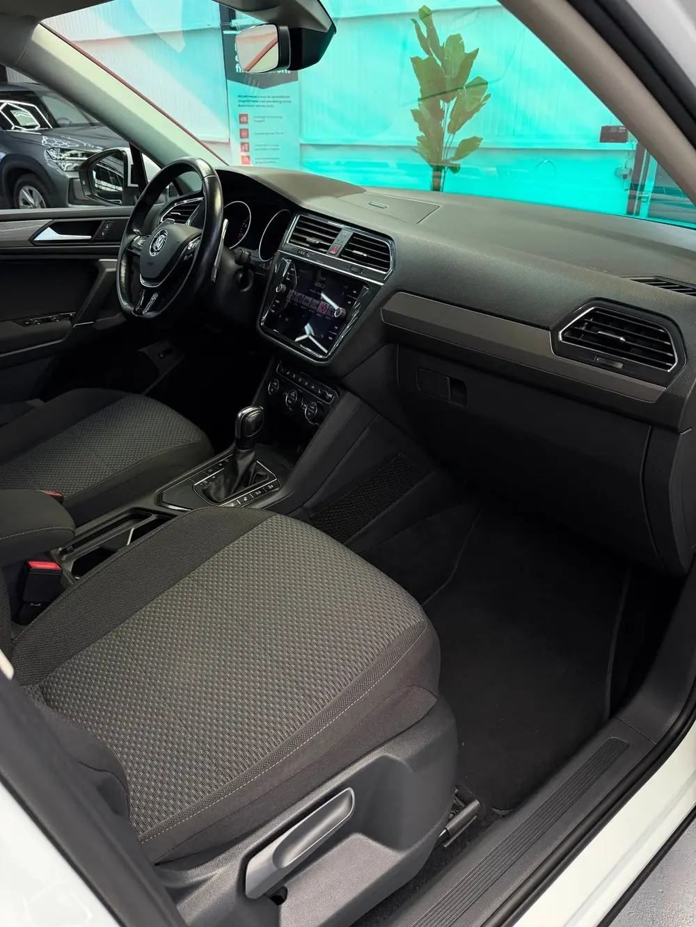 Volkswagen Tiguan Allspace 1.5 TSI R-Line CarPlay Camera 7p. uit 2020, foto 20