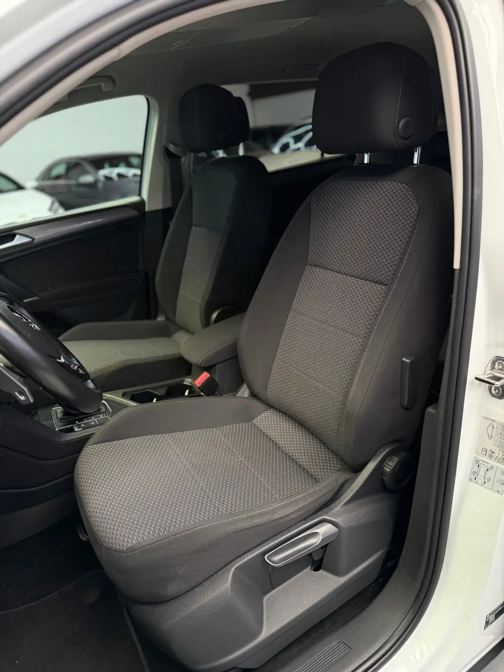 Volkswagen Tiguan Allspace 1.5 TSI R-Line CarPlay Camera 7p. uit 2020, foto 4