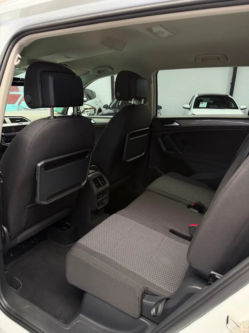 Volkswagen Tiguan Allspace 1.5 TSI R-Line CarPlay Camera 7p. uit 2020, foto 5