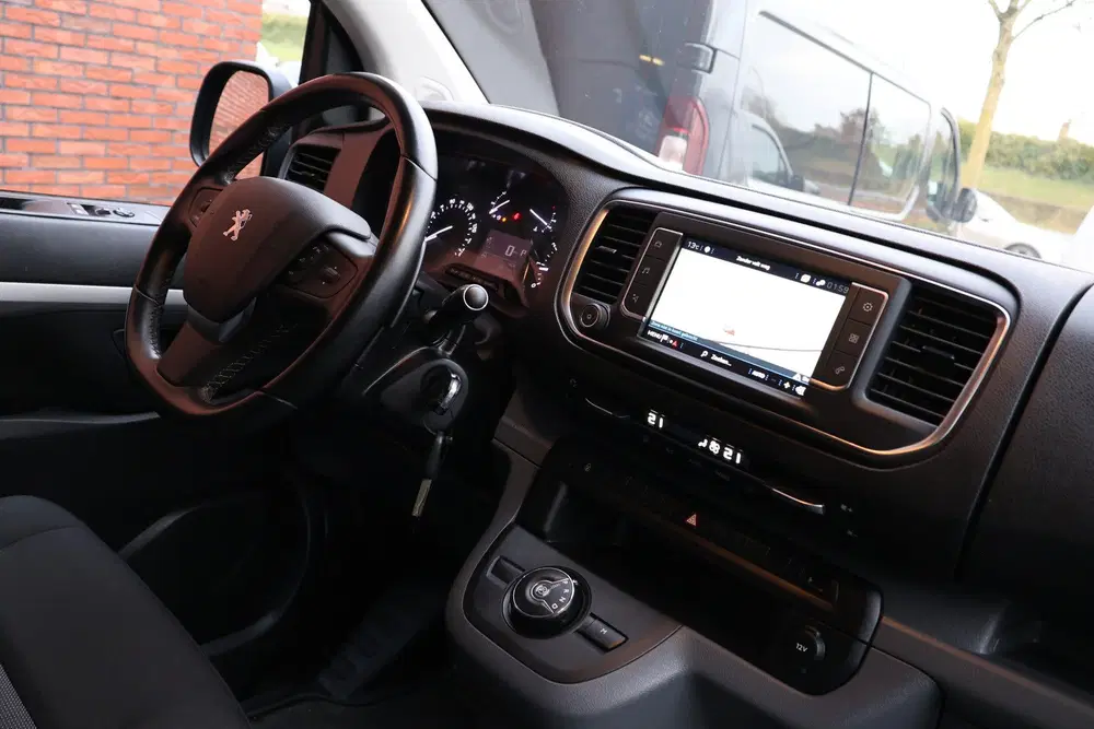 Peugeot Expert 2.0 BlueHDI 180 DC L3H1 XL uit 2021, foto 14