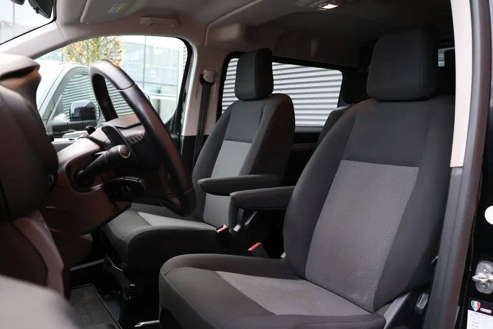 Peugeot Expert 2.0 BlueHDI 180 DC L3H1 XL uit 2021, foto 9