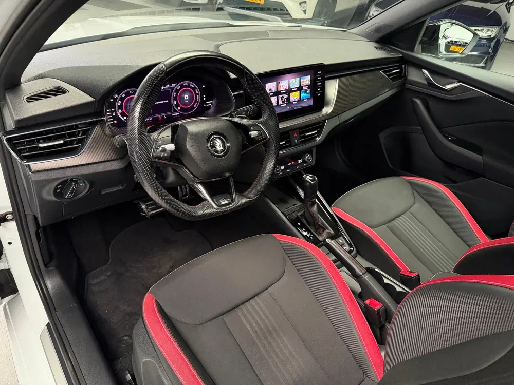 Skoda Kamiq 1.5 TSI Monte Carlo Pano CarPlay Camera uit 2020, foto 3