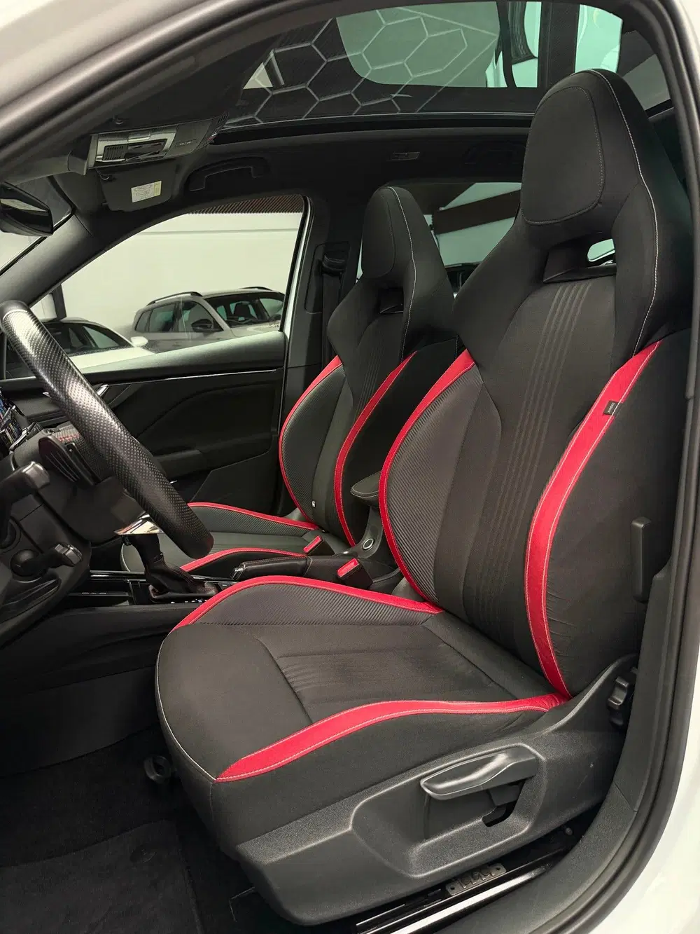 Skoda Kamiq 1.5 TSI Monte Carlo Pano CarPlay Camera uit 2020, foto 4