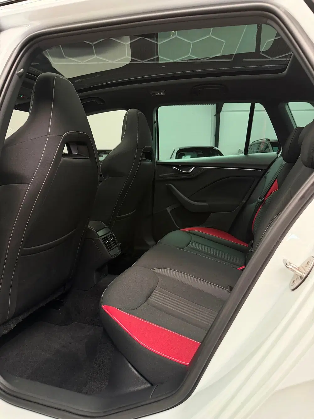 Skoda Kamiq 1.5 TSI Monte Carlo Pano CarPlay Camera uit 2020, foto 5