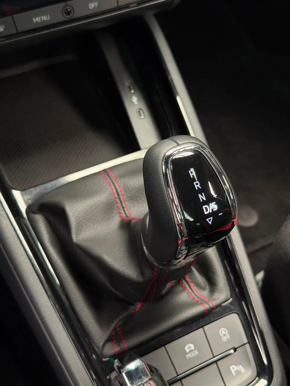 Skoda Kamiq 1.0 TSI Monte Carlo Pano Camera CarPlay uit 2022, foto 19