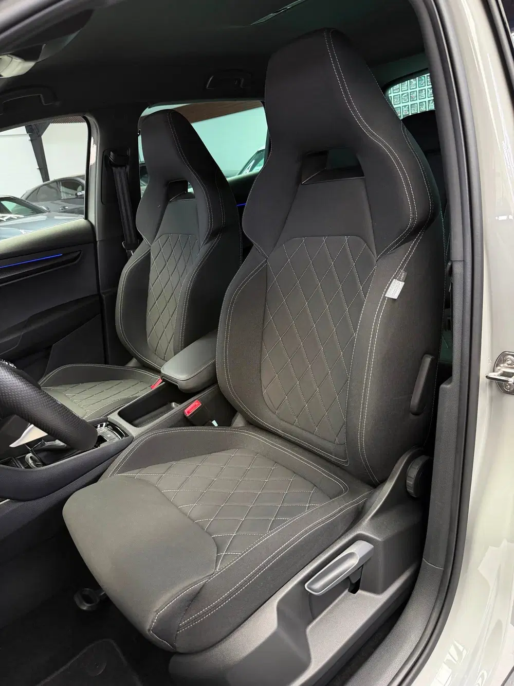Skoda Karoq 1.5 TSI ACT Sportline CarPlay Nardo uit 2024, foto 4