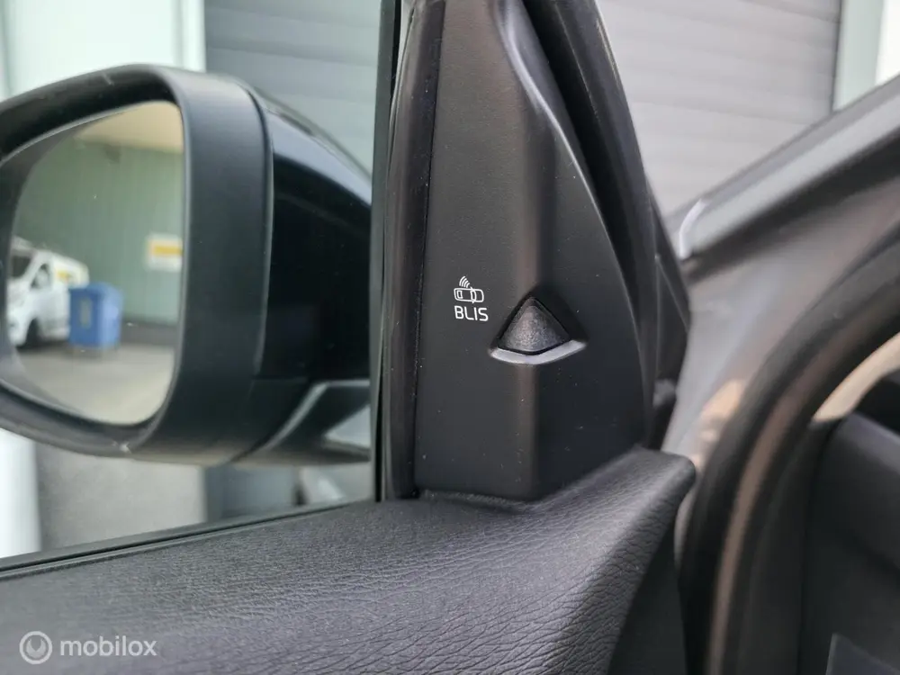 Volvo V40 Cross Country 1.5 T3 Polar+ uit 2019, foto 17