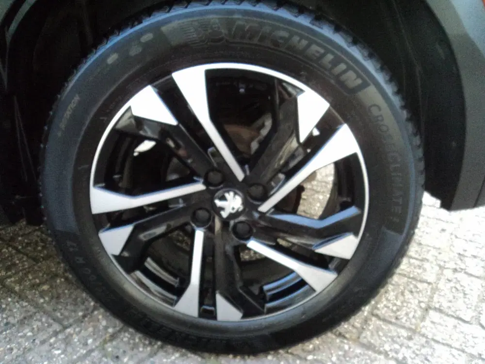 Peugeot 2008 1.2 PureTech 130 GT uit 2022, foto 12