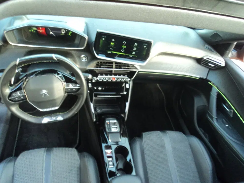 Peugeot 2008 1.2 PureTech 130 GT uit 2022, foto 13