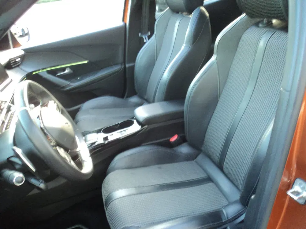 Peugeot 2008 1.2 PureTech 130 GT uit 2022, foto 16