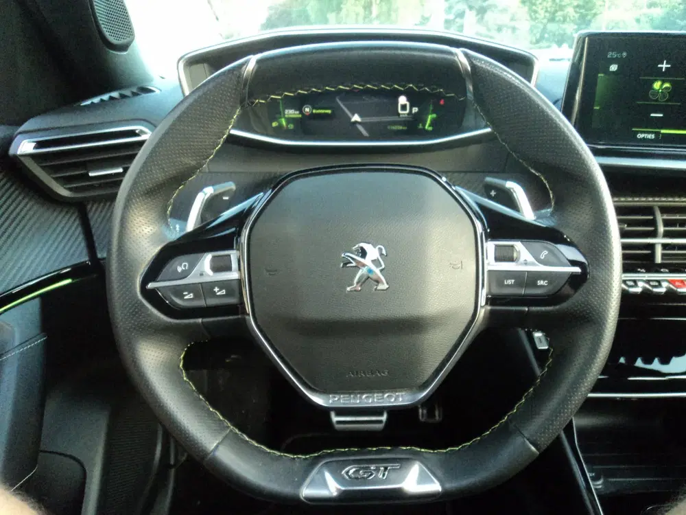 Peugeot 2008 1.2 PureTech 130 GT uit 2022, foto 17
