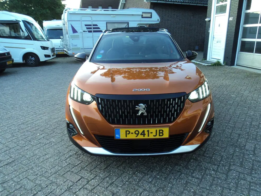 Peugeot 2008 1.2 PureTech 130 GT uit 2022, foto 2