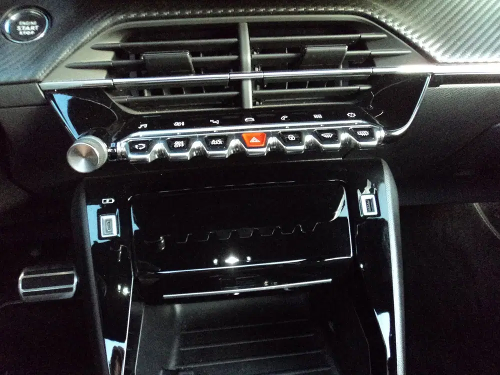 Peugeot 2008 1.2 PureTech 130 GT uit 2022, foto 20