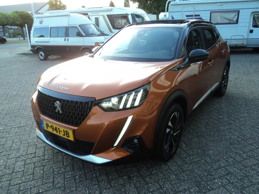 Peugeot 2008 1.2 PureTech 130 GT uit 2022, foto 3