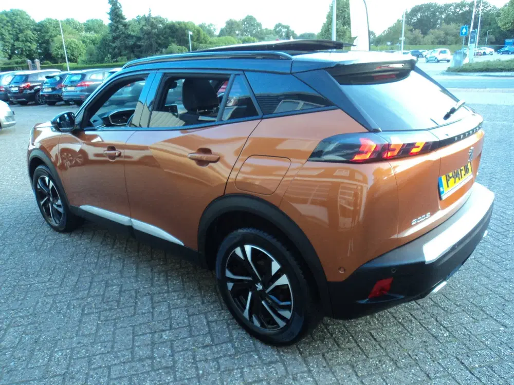 Peugeot 2008 1.2 PureTech 130 GT uit 2022, foto 5
