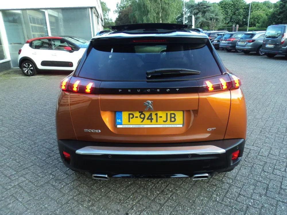 Peugeot 2008 1.2 PureTech 130 GT uit 2022, foto 6
