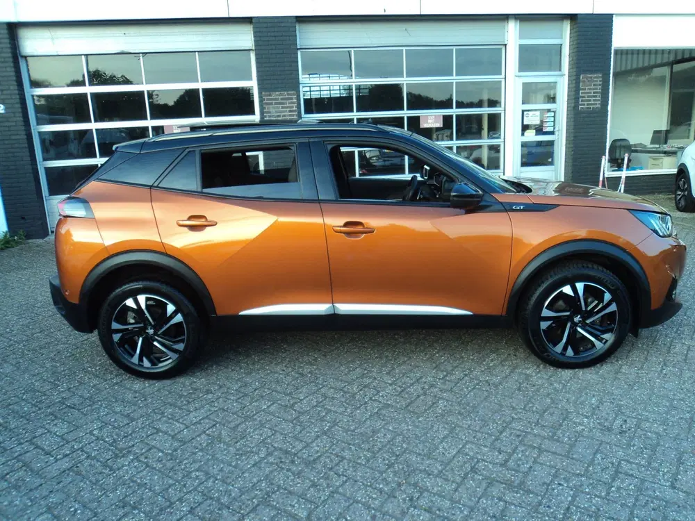 Peugeot 2008 1.2 PureTech 130 GT uit 2022, foto 8