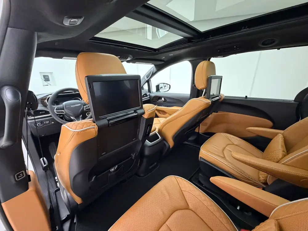 Chrysler Pacifica 3.6 V6 Hybride Pinnacle (bj 2023) uit 2023, foto 9