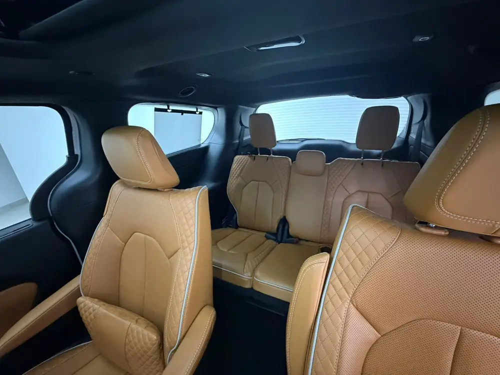 Chrysler Voyager 3.6 V6 Hybride Pinnacle (bj 2023) uit 2023, foto 12