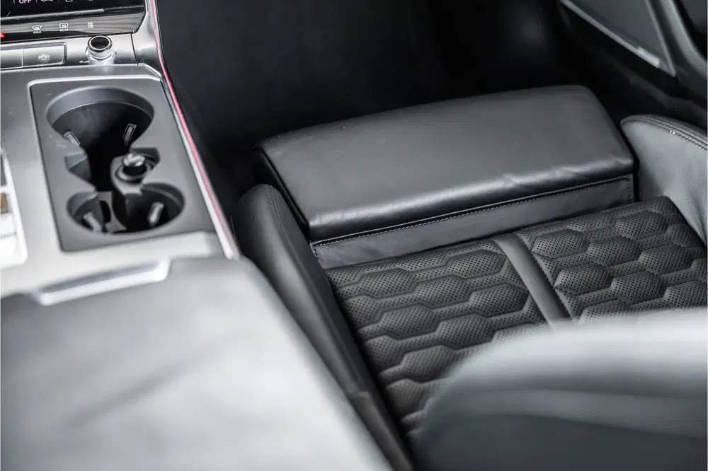 Audi RS6 4.0 TFSI Quattro uit 2020, foto 11