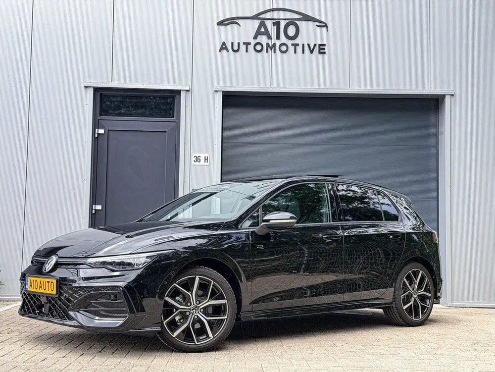 Volkswagen Golf 8.5 1.5 eTSI R-Line PANO | HUD | IQ LED uit 2025