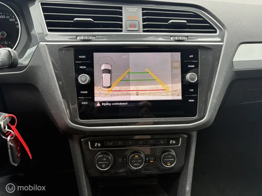 Volkswagen Tiguan 2.0 TSI 4Motion Highline / DAKSCHADE uit 2019, foto 16