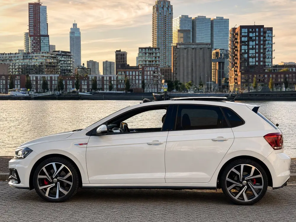 Volkswagen Polo 2.0 TSI 200pk 6-DSG 2020 Wit uit 2020, foto 2