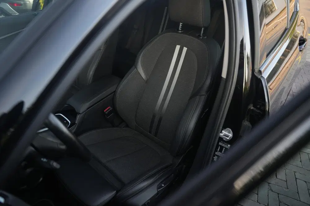 BMW 1-serie 118i Executive Edition Sport stoel stuur v uit 2020, foto 4