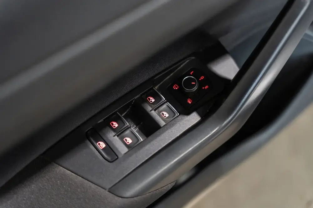 Volkswagen Polo 1.0 TSI R-line DSG NAVI CAMERA CRUISE uit 2019, foto 15