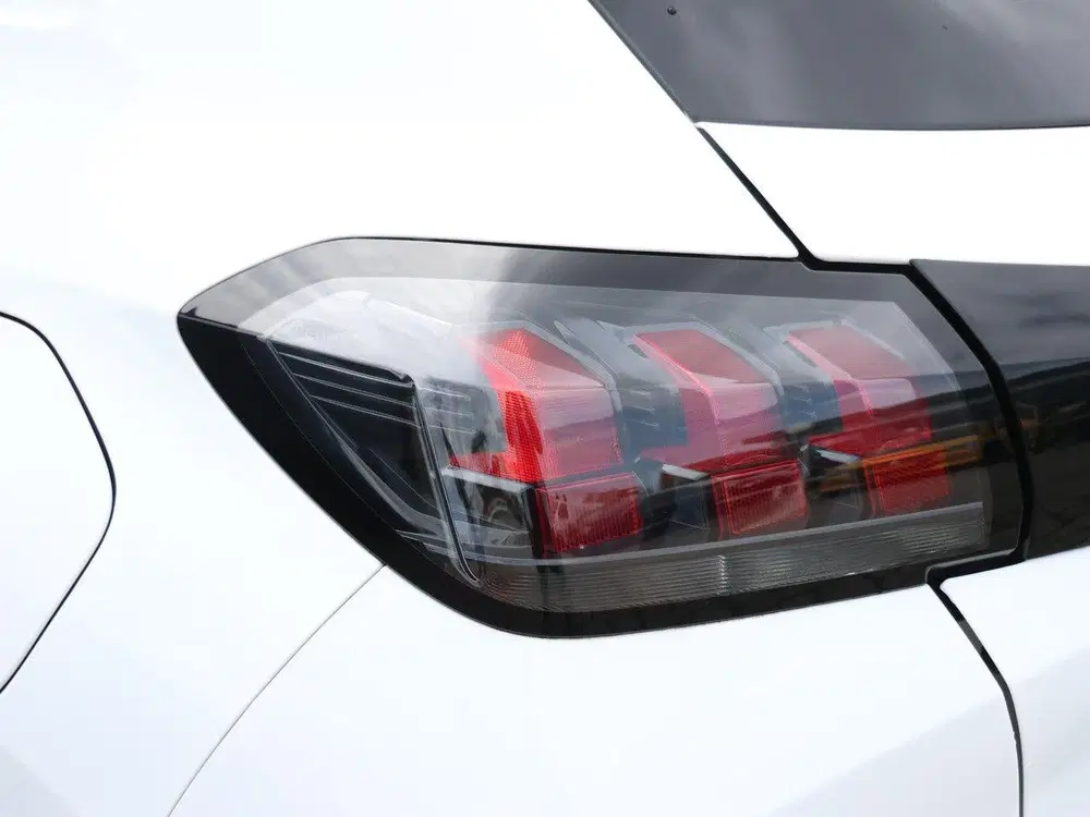 Peugeot 208 1.2 PureTech Active Pack LED uit 2022, foto 17