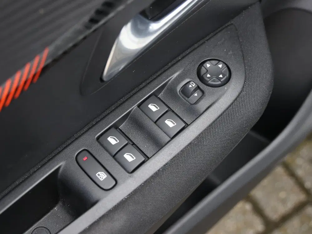 Peugeot 208 1.2 PureTech Active Pack LED uit 2022, foto 20