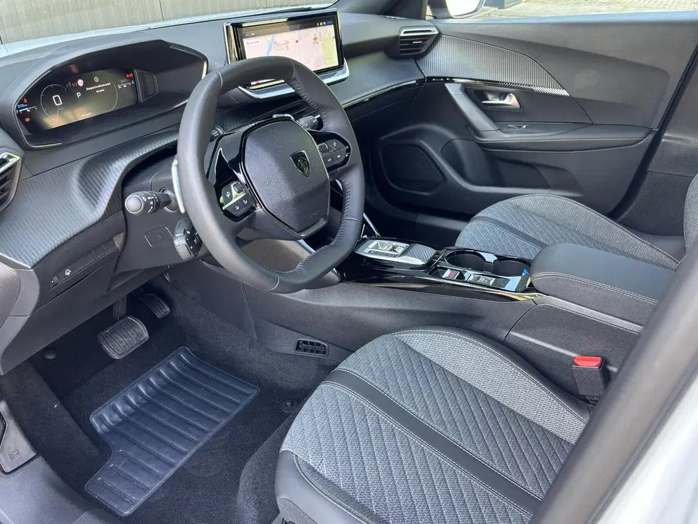 Peugeot 2008 1.2 Hybrid 145pk Allure Automaat uit 2025, foto 10