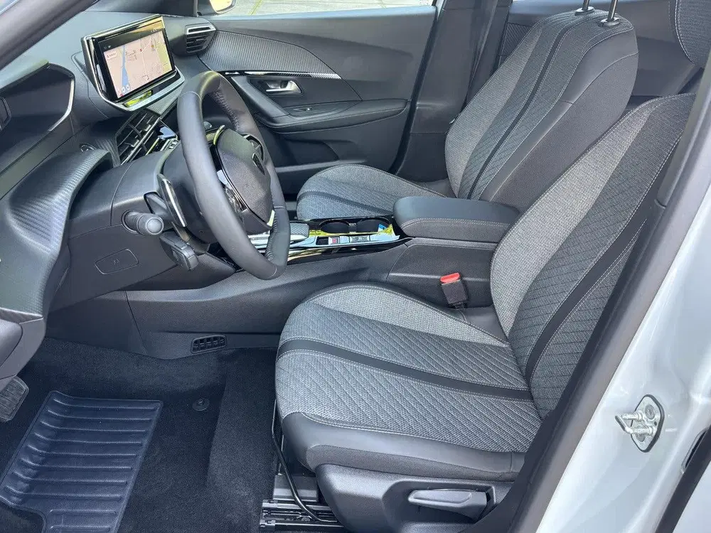 Peugeot 2008 1.2 Hybrid 145pk Allure Automaat uit 2025, foto 15