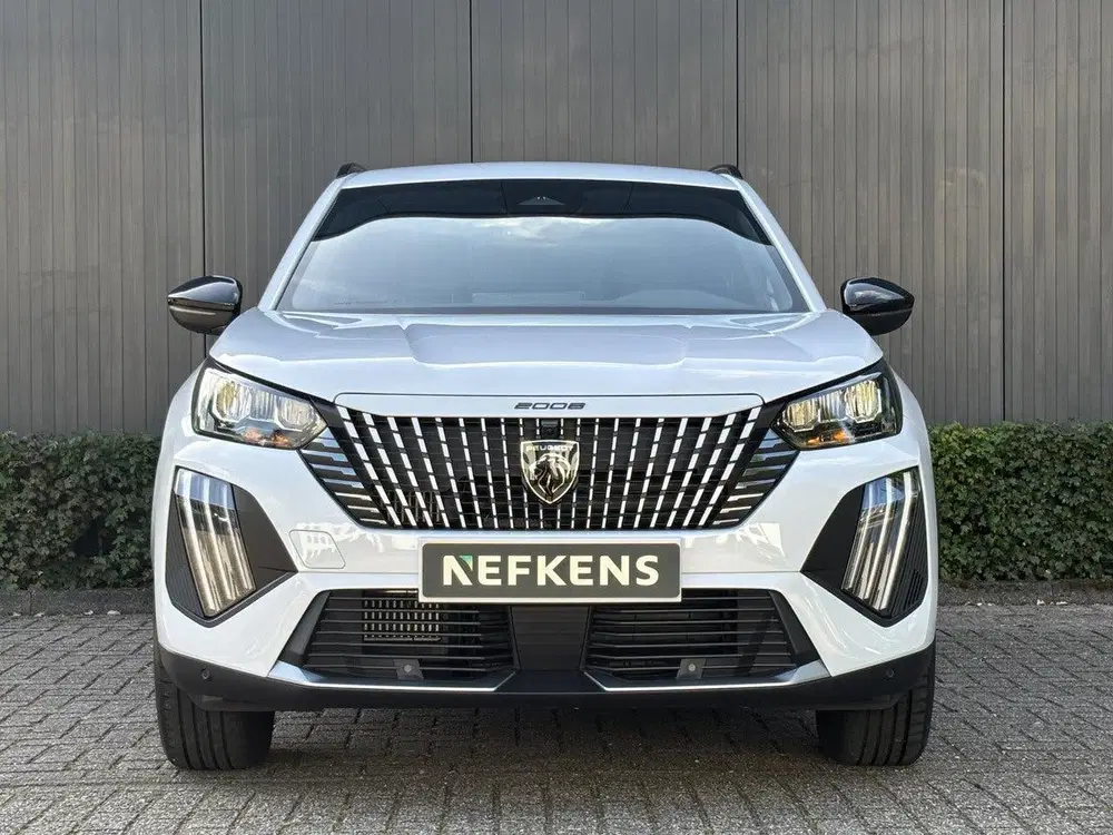 Peugeot 2008 1.2 Hybrid 145pk Allure Automaat uit 2025, foto 2
