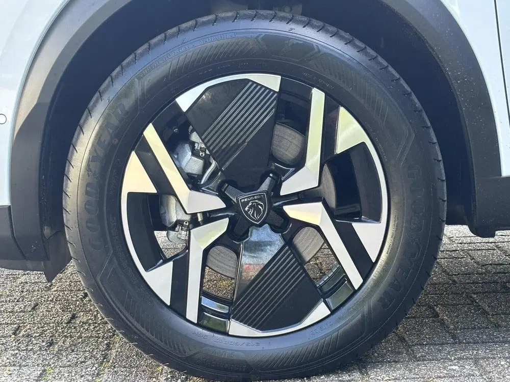 Peugeot 2008 1.2 Hybrid 145pk Allure Automaat uit 2025, foto 6