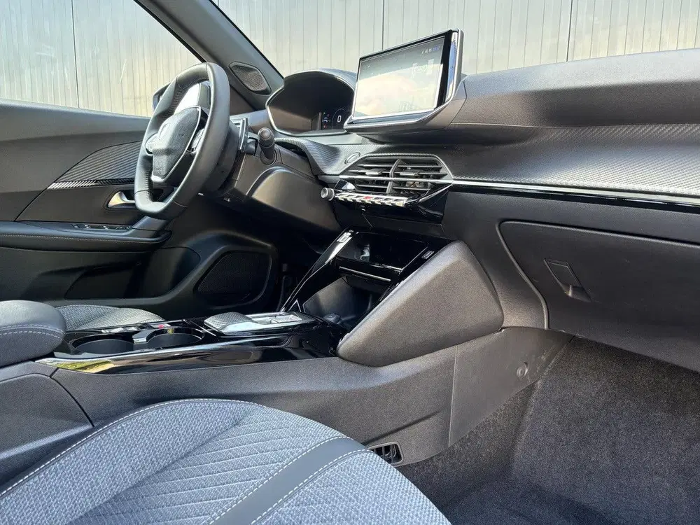Peugeot 2008 1.2 Hybrid 145pk Allure Automaat uit 2025, foto 7