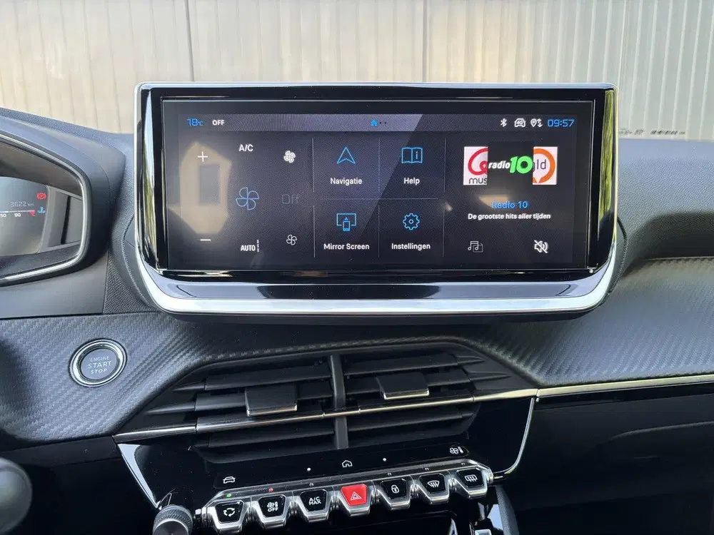 Peugeot 2008 1.2 Hybrid 145pk Allure Automaat uit 2025, foto 8