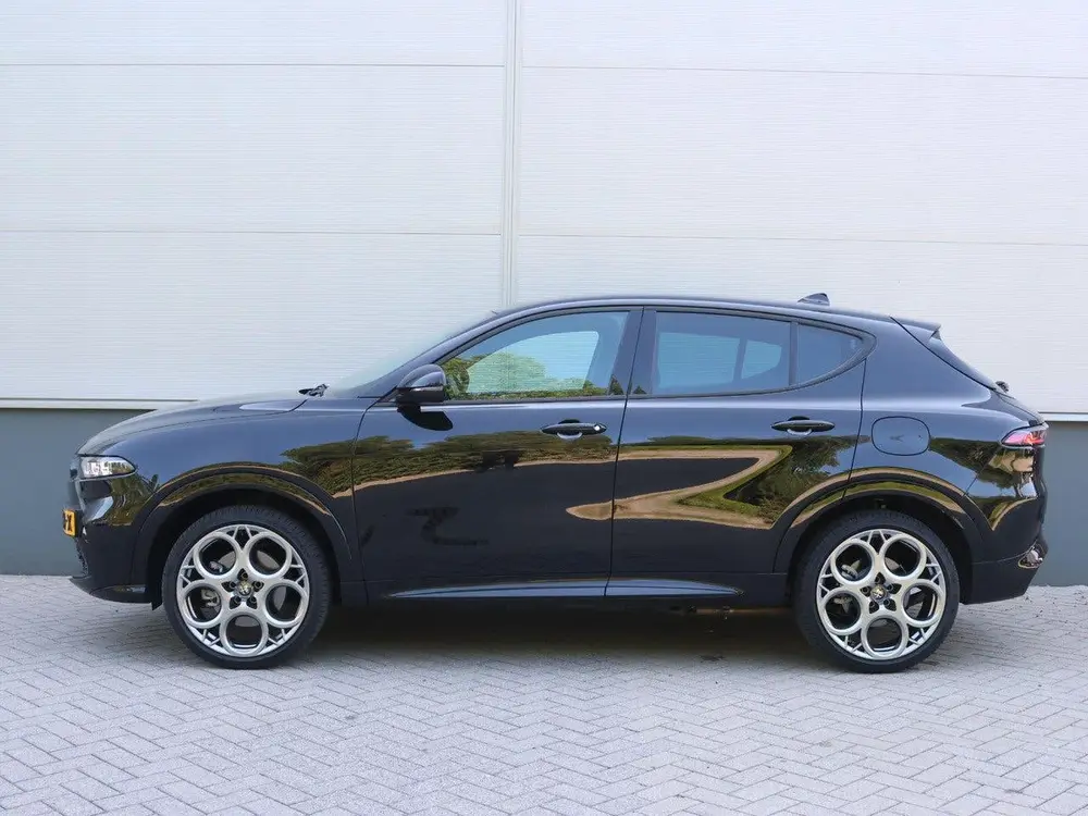 Alfa Romeo Tonale 1.3T PHEV Sprint Achteruitrijcamera uit 2024, foto 2
