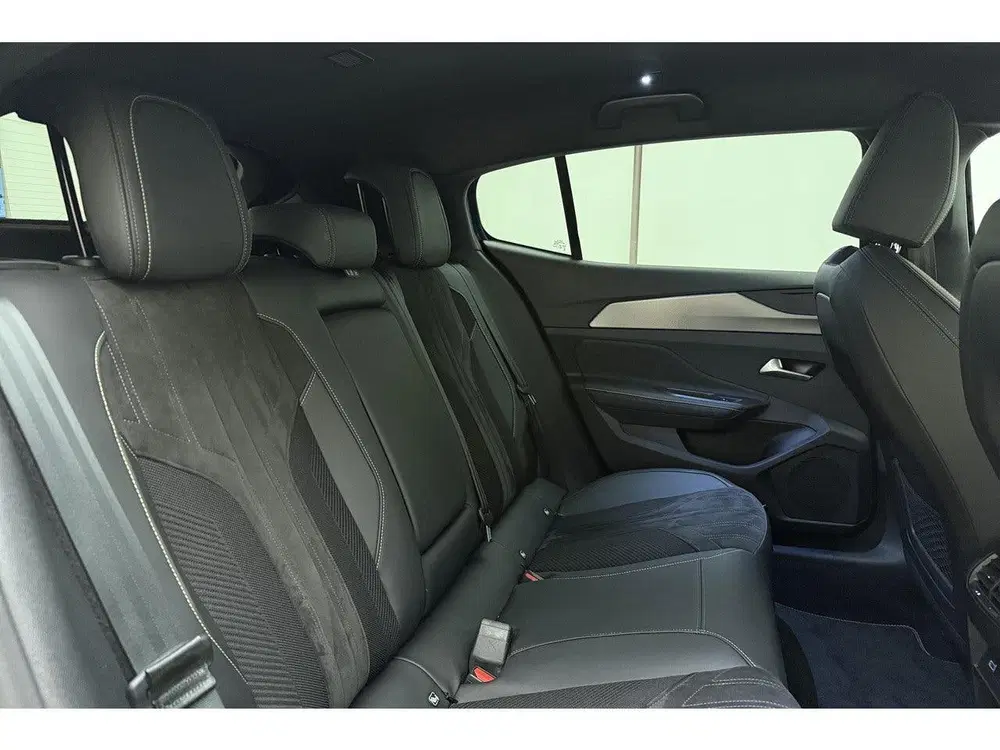 Peugeot 408 1.6 HYbrid GT 225pk EAT8 First Edition uit 2023, foto 14