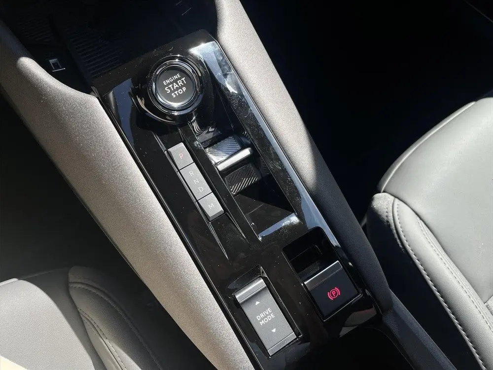 Alfa Romeo Junior 1.2 Turbo Hybrid 136pk eDCT6 Ibrida Specia uit 2025, foto 19