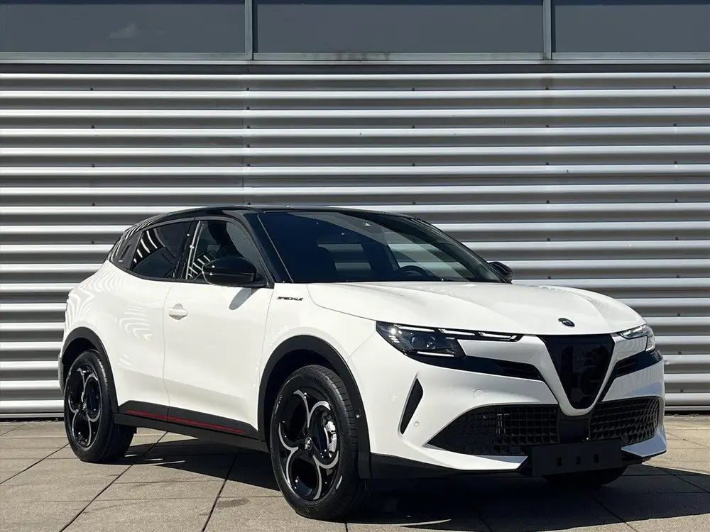 Alfa Romeo Junior 1.2 Turbo Hybrid 136pk eDCT6 Ibrida Specia uit 2025, foto 2