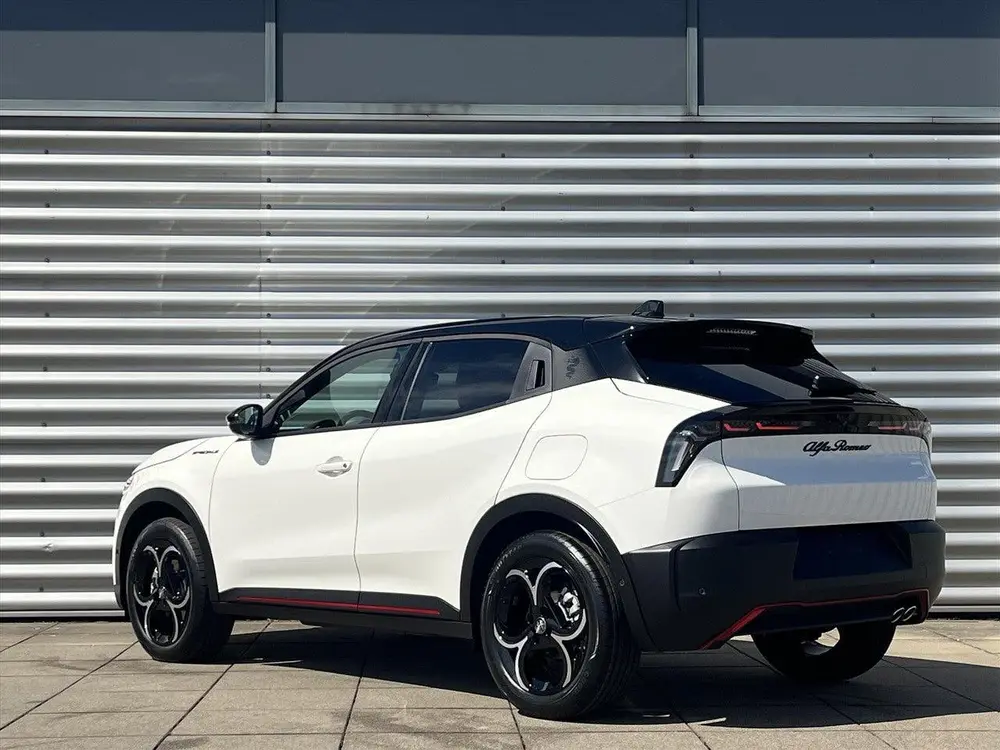 Alfa Romeo Junior 1.2 Turbo Hybrid 136pk eDCT6 Ibrida Specia uit 2025, foto 4