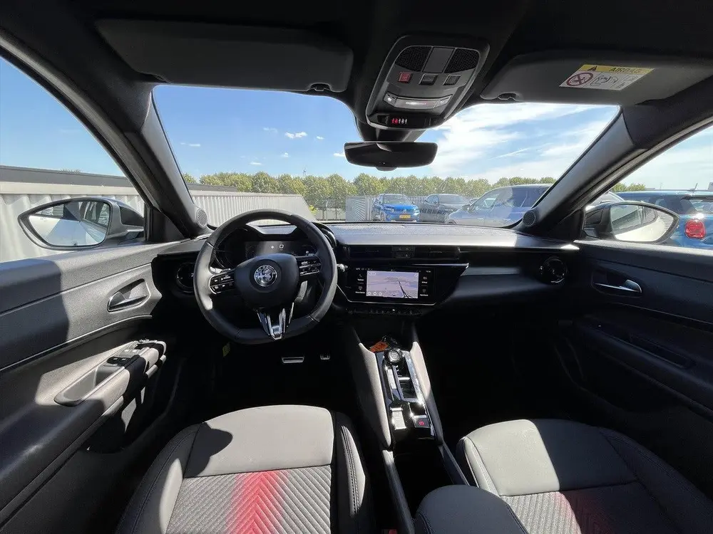 Alfa Romeo Junior 1.2 Turbo Hybrid 136pk eDCT6 Ibrida Specia uit 2025, foto 5