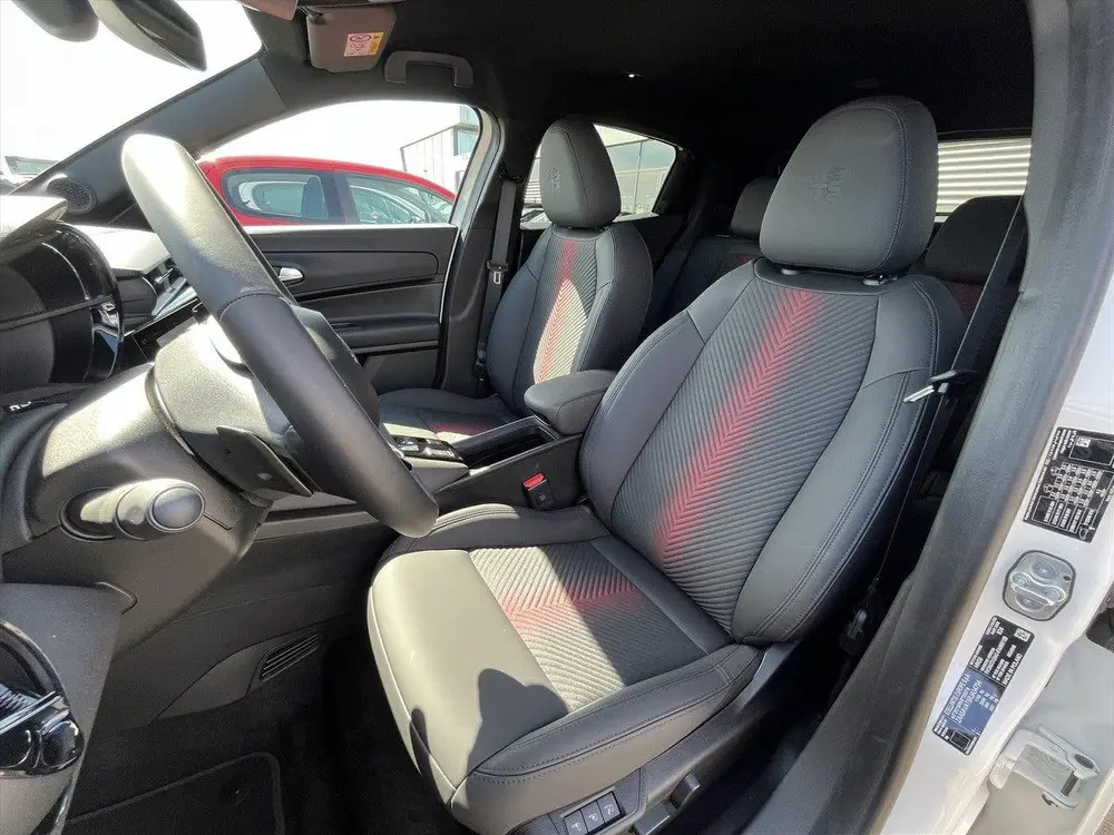 Alfa Romeo Junior 1.2 Turbo Hybrid 136pk eDCT6 Ibrida Specia uit 2025, foto 9