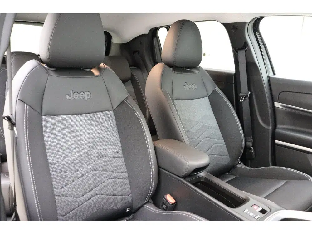 Jeep Avenger Altitude 54 kWh uit 2024, foto 16